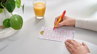 Ein Spielschein wird ausgefüllt. (Symbolbild)