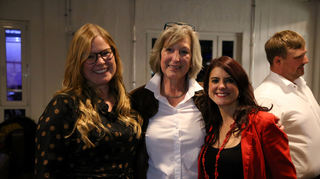 Lena Kanwischer (v.l.), Mutter Brigitte und Sabine Klotz.