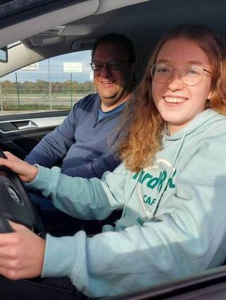Julia Wickenhäuser, hier mit ihrem Vater Holger, ist zum ersten Mal da.