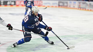 Fabrizio Pilu Adler Mannheim #68 beim Spiel in der Penny DEL, Adler Mannheim (dunkel) - Nuernberg Ice Tigers (hell).

Foto © PIX-Sportfotos *** Foto ist honorarpflichtig! *** Auf Anfrage in hoeherer Qualitaet/Aufloesung. Belegexemplar erbeten. Veroeffentlichung ausschliesslich fuer journalistisch-publizistische Zwecke. For editorial use only.