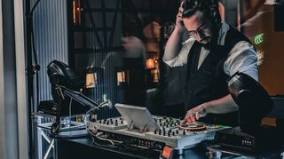 Wedding Buddie Sebastian Graf in Aktion - sein Vater war selbst DJ.