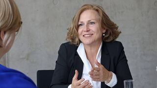 Will mehr Frauen in das Unternehmen holen: Nachhaltigkeitschefin Nicola Kimm im Interview mit MM-Redakteurin Bettina Eschbacher.