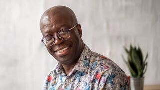 Der Journalist und Schriftsteller Fred Khumalo lebt in Johannesburg.