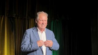 Hat in Mannheim wieder einmal allen Grund, um zu strahlen:
der 73-jährige Star- Kabarettist Thomas Freitag.