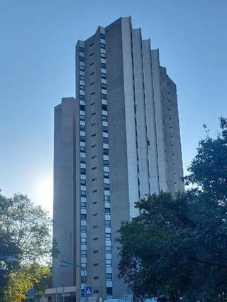 Kunkel lebt seit 55 Jahren in dem Hochhaus auf der Vogelstang.