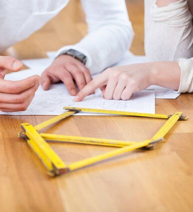 Kann man noch was wegstreichen? Sind Erker und Gauben in den Konstruktionsplänen für ein Eigenheim eingeplant, lohnt es sich, darüber nachzudenken, ob man sie wirklich braucht.