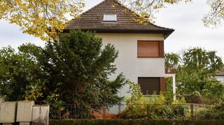 Ein verlassenes Haus an der Ecke Ortenaustraße / Schwarzwaldstraße auf dem Lindenhof in Mannheim.