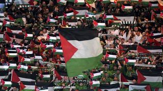 Auf der Seite der Unterdrückten? Seit Jahren schwenken Ultras von Celtic Glasgow palästinensische Fahnen.