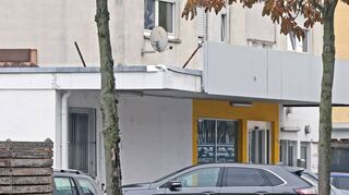 Hier in der Neustadter Straße war zuletzt ein Netto-Supermarkt. Dem hat der Islamische Arbeiterverein gekündigt, um ein Gemeindezentrum zu errichten. Was aus den vier vermieteten Wohnungen oben wird, ist noch offen.