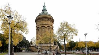 Der Friedrichsplatz und die Wasserturmanlage in Mannheim könnte bald in einer Waffenverbotszone liegen.