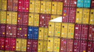 Zahlreiche Container stehen auf dem Hafengelände in Hamburg. Die deutsche Wirtschaft kommt einfach nicht in Schwung.