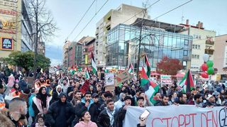 Eine Demonstration mit bis zu 2000 Menschen, die sich mit Palästina solidarisierten, ist am Samstagnachmittag friedlich verlaufen.
