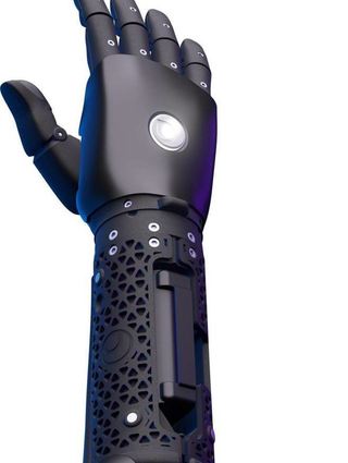 Die Armprothese aus dem 3D-Drucker lässt sich passgenau anfertigen.