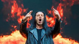 Der Mannheimer Comedy-Star Bülent Ceylan macht mit Singen 2024 Ernst: Am 1. März erscheint sein Debütalbum als Metal-Sänger.