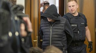 Peter F. (62) muss sich wegen des Mordes an Jutta Hoffmann vor dem Landgericht in Darmstadt verantworten.