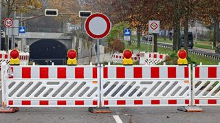 Der Fahrlachtunnel war von August 2021 bis Mai 2023 wegen gravierender Sicherheitsmängel vollständig gesperrt.