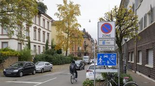 In der Heidelberger Weststadt gilt schon lange das Anwohnerparken. Hier ein Blick in die Römerstraße.