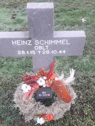 Dieses Grab pflegt der Volksbund: Kreuz für Heinz Schimmel in Ysselsteyn.