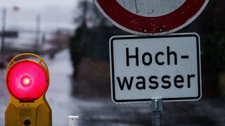 In Ludwigshafen sind mehrere Bereiche am Rhein wegen Hochwasser gesperrt (Symbolbild).