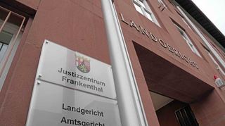 Ein Elternpaar aus Speyer muss sich seit Mitte Juni wegen der „Misshandlung Schutzbefohlener“ vor dem Landgericht in Frankenthal verantworten.