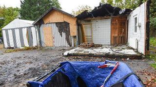 Die Vereinsgaststätte „Bei Kosta“ in Edingen wurde bei einem gelegten Brand stark in Mitleidenschaft gezogen.