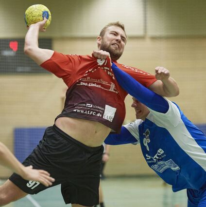 Philipp Badent (hier in der Partie gegen Birkenau) ist bereits seit den Minis für die SG Heddesheim am Ball.