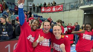 Vanessa Fehr, Lisa Friedberger, Lilli Holste und Ndidi Agwunedu (von links) jubeln über das Ticket für die European League.