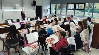 Hier wird mit Begeisterung geprobt: Schülerinnen und Schüler der Alexander-von Humboldt-Schule bereiten sich auf ihre Aufführung von „Karneval der Tiere“ vor.