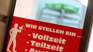 Ob im großen Industriebetrieb oder in der kleinen Bäckerei: Überall in Baden-Württemberg fehlen Arbeitskräfte.