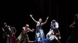 Zeigten Musik und Popkultur im ausverkauften Pfalzbau bildstark und fast biblisch: die Tänzerinnen und Tänzer der Compagnie Emanuel Gat Dance.