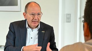 Ist seit genau 111 Tagen im Amt: Oberbürgermeister Christian Specht beim Interview im Rathaus.