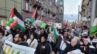 Bis zu 2000 Menschen nahmen am 11. November an einer pro-palästinensischen Demonstration teil. In den Wochen zuvor hatte die Stadt zwei Demoverbote ausgesprochen.
