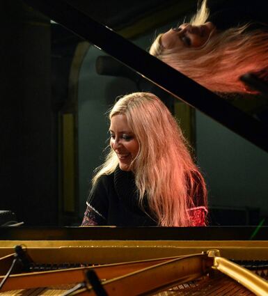 Anke Helfrich hat am Freitag ihr neues Album „We’ll Rise“ veröffentlicht.