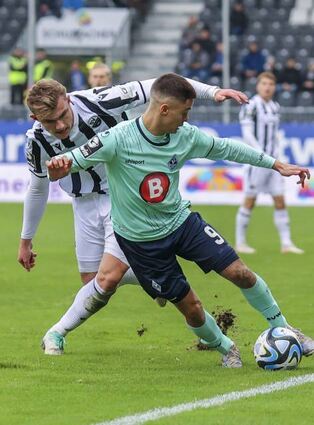 Minos Gouras (vorne) im jüngsten Pokalspiel beim SV Sandhausen.