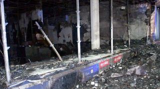 Nach einem Brand verwüstet: Ein Handygeschäft am Domhotel in Worms, ist Opfer von Flammen geworden. Die Ursache ist unklar.