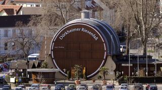 Das 1934 erbaute Dürkheimer Riesenfass in Bad Dürkheim feiert im kommenden Jahr seinen 90. Geburtstag. Es ist noch immer das größte Fass der Welt.