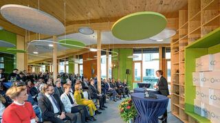 Das erweiterte Nationale Centrum für Tumorerkrankungen hat Forschungsministerin Bettina Stark-Watzinger (r.) eröffnet.