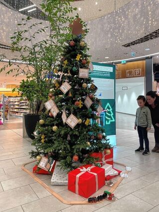 Der Wunschbaum im Untergeschoss des Zentrums Q6/Q7.