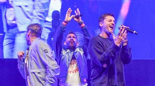 Die ehemalige Boyband Worlds Apart bei der 90er-Party in der Maimarkthalle Mannheim.