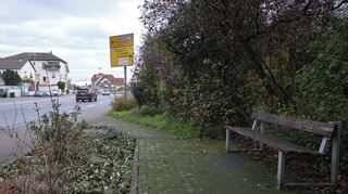 An dieser Stelle auf der B 44 kurz vor dem Abzweig zur Römerstraße soll der Ersatzbus in Richtung Frankfurt halten.