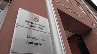Ein Elternpaar aus Speyer muss sich seit Mitte Juni wegen der „Misshandlung Schutzbefohlener“ vor dem Landgericht in Frankenthal verantworten.