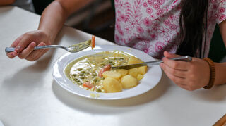 Die Stadt Mannnheim möchte den Elternbeitrag für ein Mittagessen ab 2024 von drei auf vier Euro erhöhen.