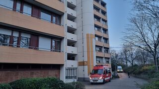 Eine Person wurde bei dem Brand schwer verletzt und in ein Krankenhaus gebracht