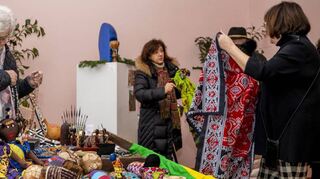 Die Partnerstädte sind immer gern gesehen beim Weihnachtsmarkt in Speyer – hier eine Aufnahme aus dem Vorjahr mit einem Stand aus Ruanda.