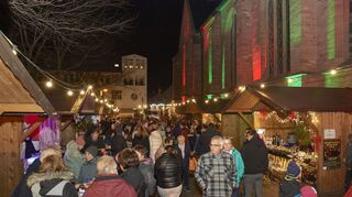 So sah es im vergangenen Jahr auf dem Weihnachtsmarkt an der Lampertheimer Domwiese aus.