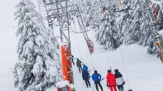 Ski und Rodeln gut: Wintersportfans kommen am 1. Adventswochenende etwa auf dem Feldberg im Schwarzwald auf ihre Kosten
