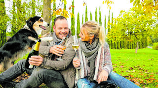 Tobias und Sabine Mußler mit Hündin Marly.