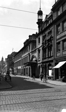 1935 abgerissen: Das Varieté Apollo in G 6, wo es Damenringkämpfe gab, Artisten und Schauspieler auftraten und auch der SPD-Vorsitzende.