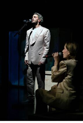 Leonard Burkhardt und Antoinette Ullrich singen.