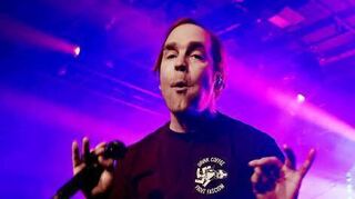 Axel Bosse räumt in Mannheims Alter Feuerwache ab.
